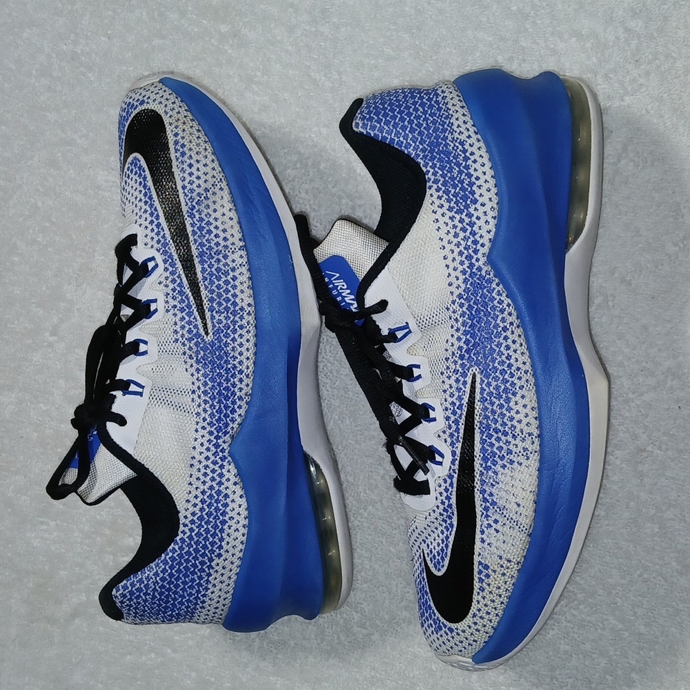 Nike Air Max Infuriate 2 Mid Basketball Sneakers White Blue Young size 7 Y